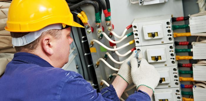 Preventive and corrective technical maintenance for installations, systems, equipment owned by the customer.